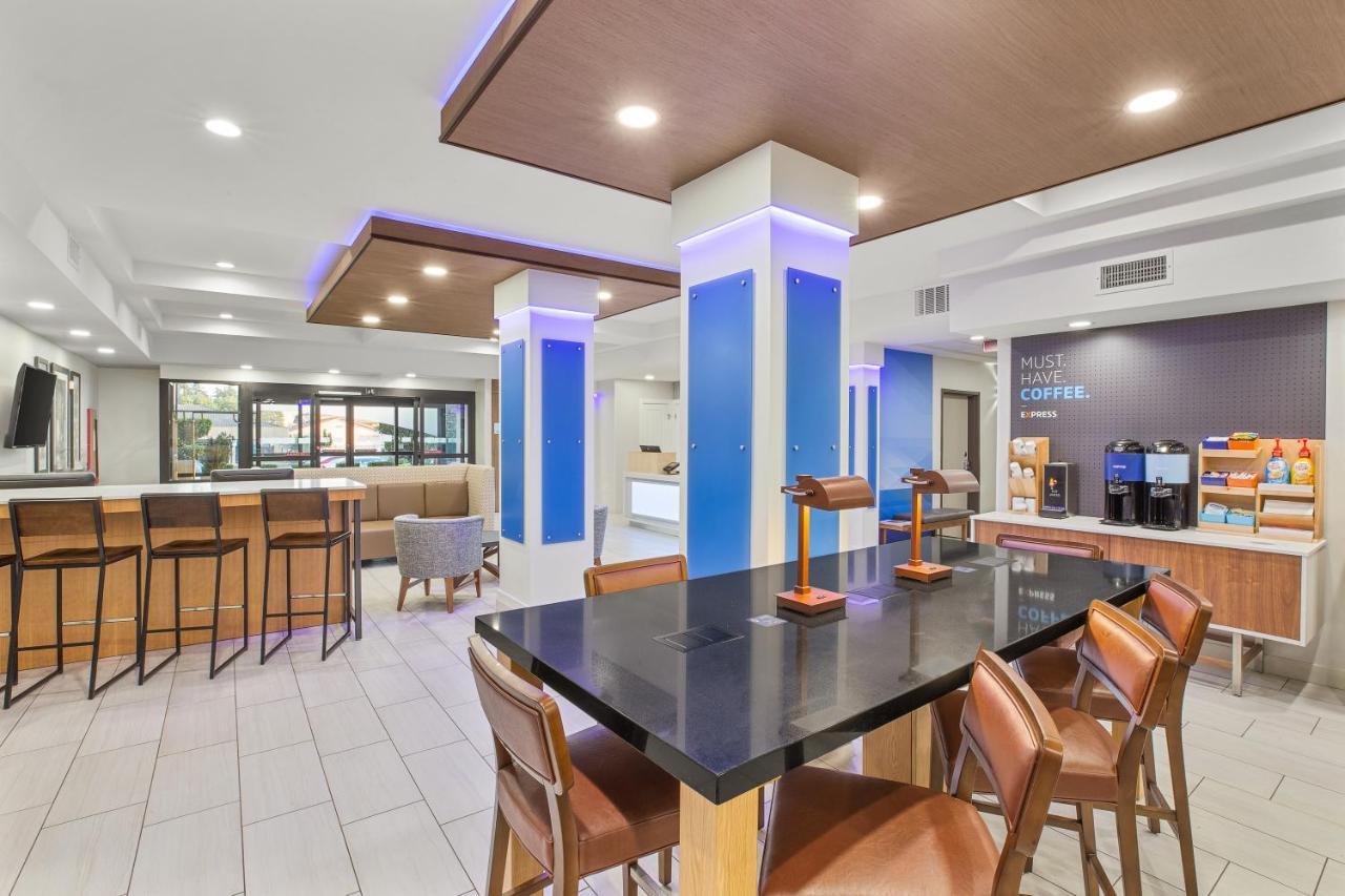 Holiday Inn Express & Suites Tacoma By Ihg Εξωτερικό φωτογραφία