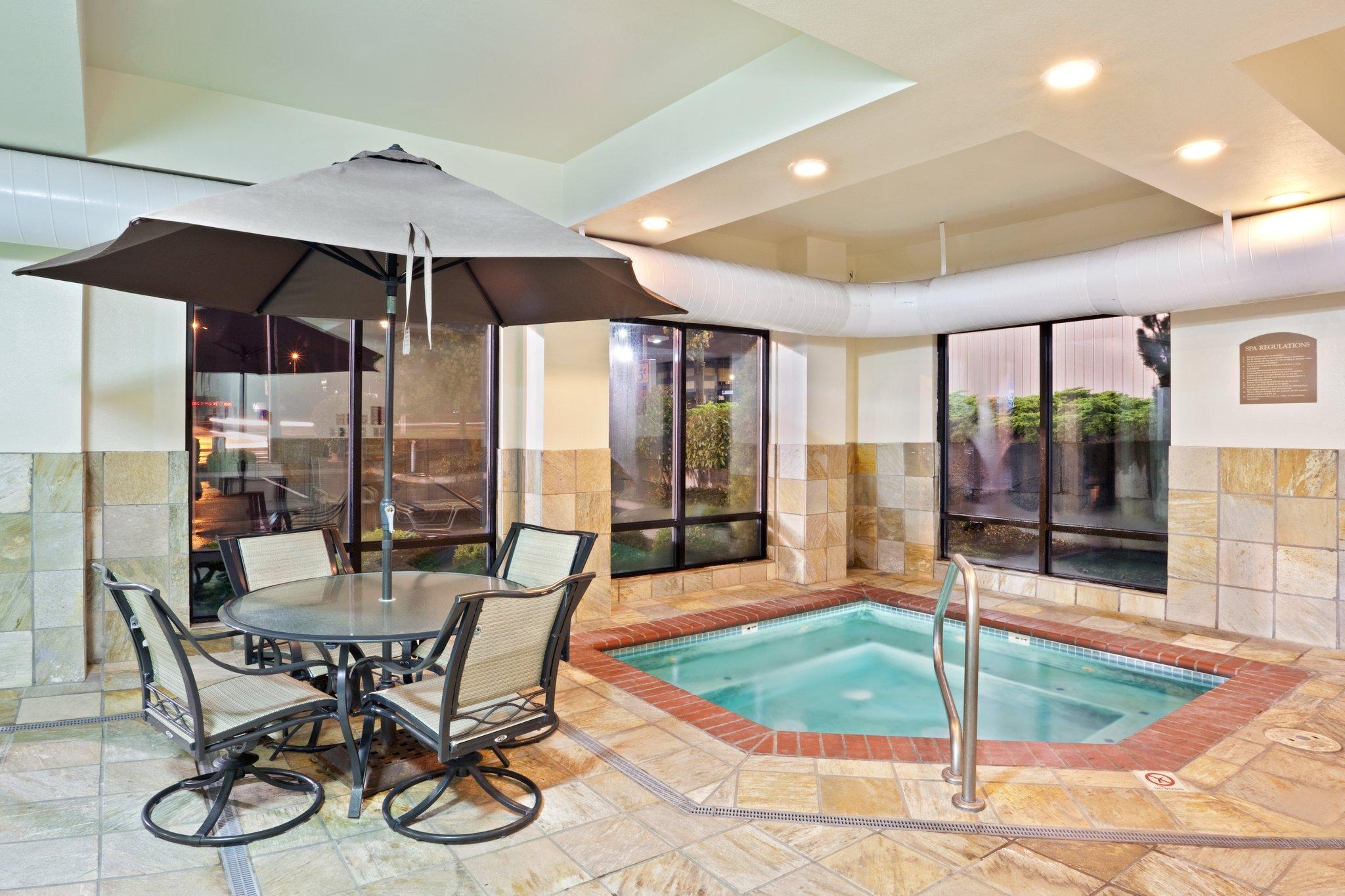 Holiday Inn Express & Suites Tacoma By Ihg Εξωτερικό φωτογραφία